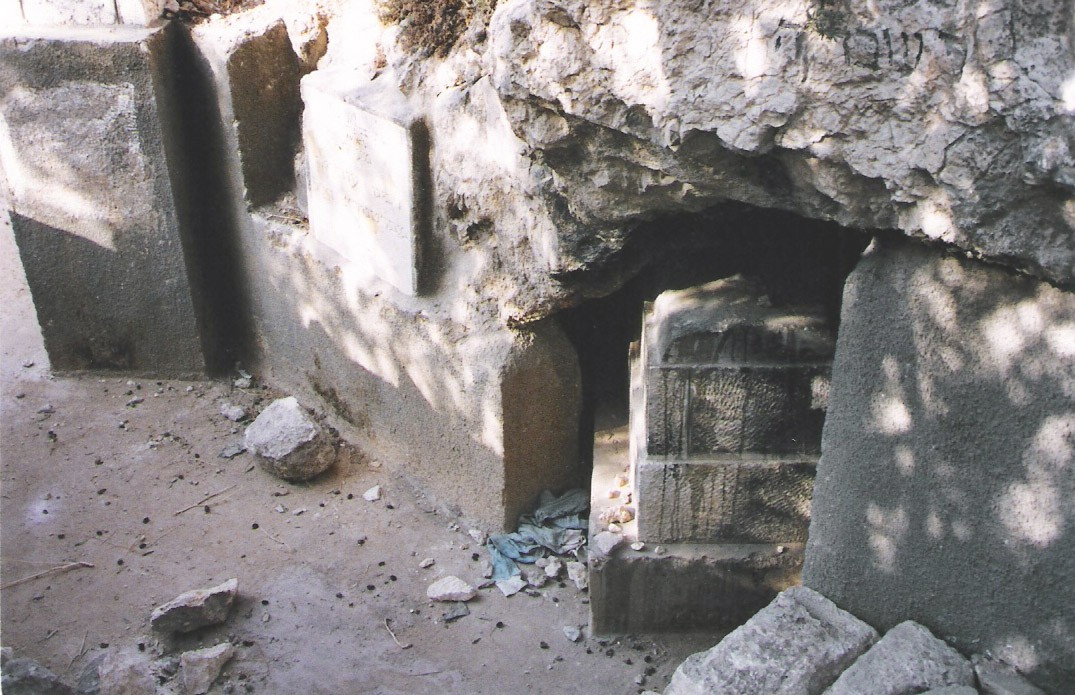Des milliers de fidèles sur la tombe du Rav Ovadia de Bartenoura – chiourim